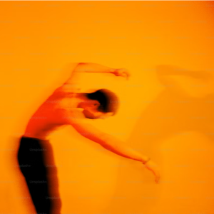 我数着秒针走过十二个雨季