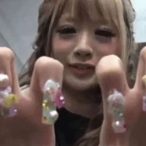 lovely pattern on your nails