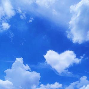 灰色的天空会变蓝