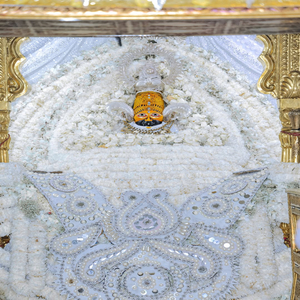 हारे का सहारा तू