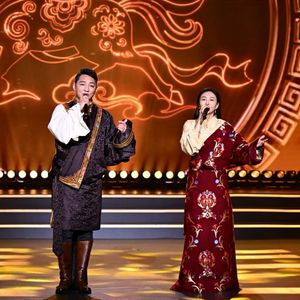 共饮美酒庆新年