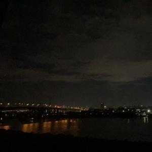 月亮照着窗