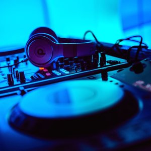 She Loves House Music