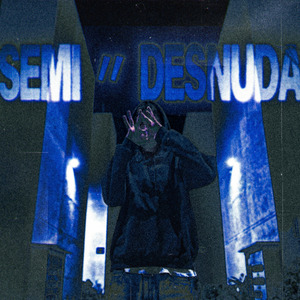 Semi-Desnuda
