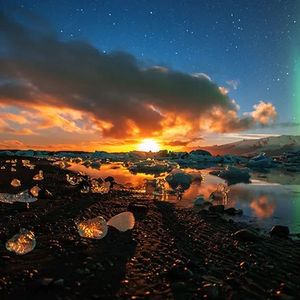 路灯下昏黄的剪影