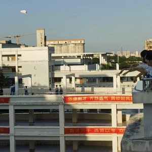 冲进一本大楼！