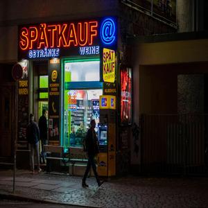 Späti (feat. Lilreszo, Darzo & Jessa)