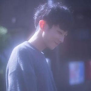 《旧糖纸里的夏末回忆》