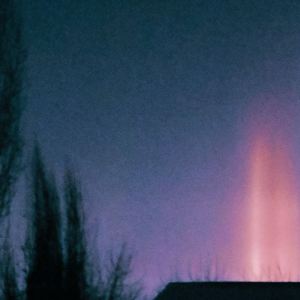 на кладбище всегда холодно