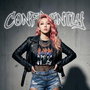 Confidently 당당히