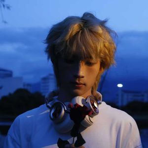 我们靠太近会受伤