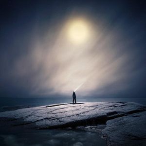 他想拯救这个世界