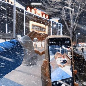 廉 价 的 爱 布 满 了 街 道