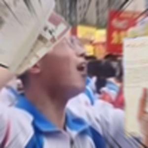 早读哕哕（高三八班干呕男孩）