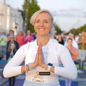 108 SURYA NAMASKAR / SUN SALUTATION / NAPÜDVÖZLET (108 ROUNDS)