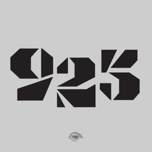 925
