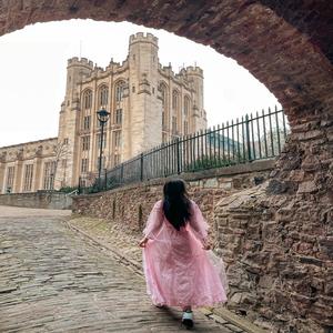 Hey, my shoulder is a light pillow, lulling people_s hearts