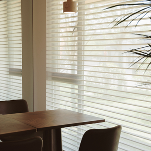 《是不是只要足够冷漠 难过的就不会是我》