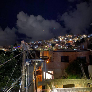 ELA CAPRICHA NA SENTADA