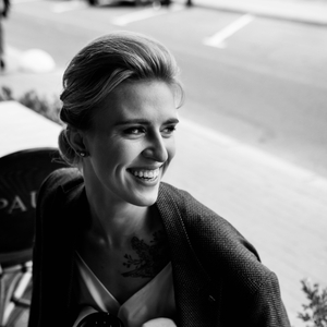 Женщина должна