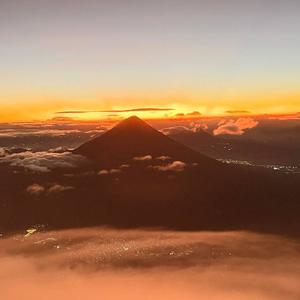 痛是碎掉的月光