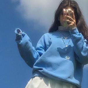 eyes blue or brown, can't remember