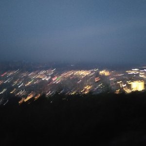 抬头看着星星在唱歌～