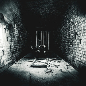 Атмосфера серых тонов.