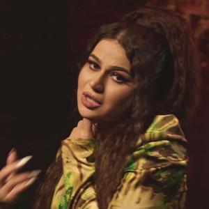 Stau Si Plang Intr-Un Fotoliu (feat. Patricia)