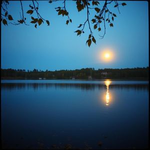 满船清梦压星河