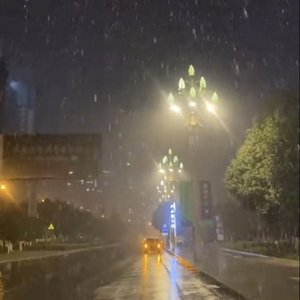 在雨中（纯音乐）