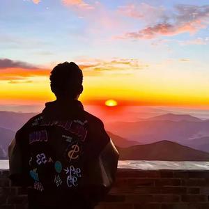 不配再说你爱我