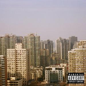 摇摆男孩在房里