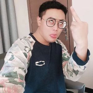 穷狗们！拿钱说话！哈哈