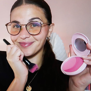 Faire Votre Eye-Liner Et Votre Brillant À Lèvres