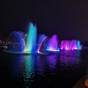 多想在平庸的生活拥抱你