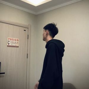 男儿有志在四方 心里有苦不声张