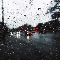 台北下着雨的星期天