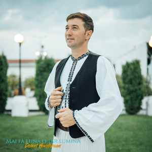 Mai fă lună o țâr lumină