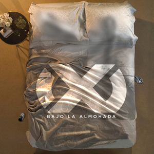 Bajo la Almohada
