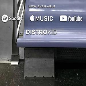 Di Antara Laut dan Darat