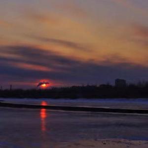 川烟柳微凉缺羞