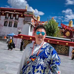 又是三更 念一个人