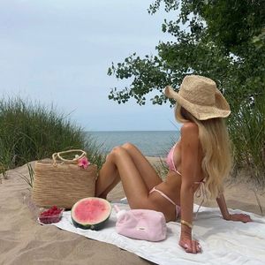 夏日的花火和西瓜味的汽水