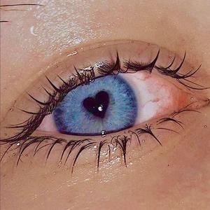 jaj de szép kék szeme van magának