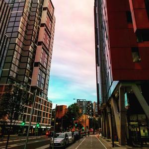 你必须在一个荒唐的夜，骑着摩托穿过下雨的街 (Cover 风子)