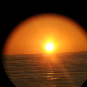 我们依然坚强_词穷境囧