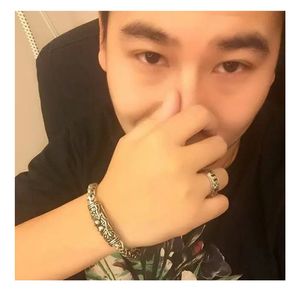 多想在平庸的生活拥抱你