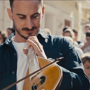 Enan allo kosmo thelo