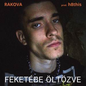 Feketébe öltözve